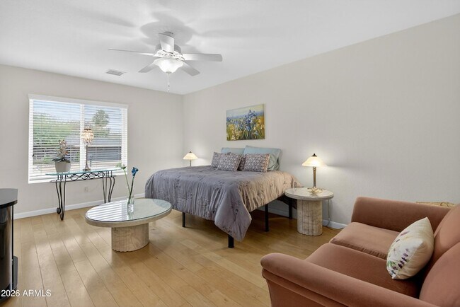 Foto del edificio - 1128 E Rowlands Ln