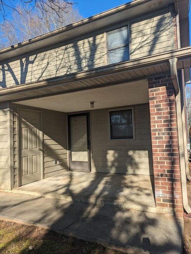Photo - 2BD/1.5BA Townhome in Hickory
