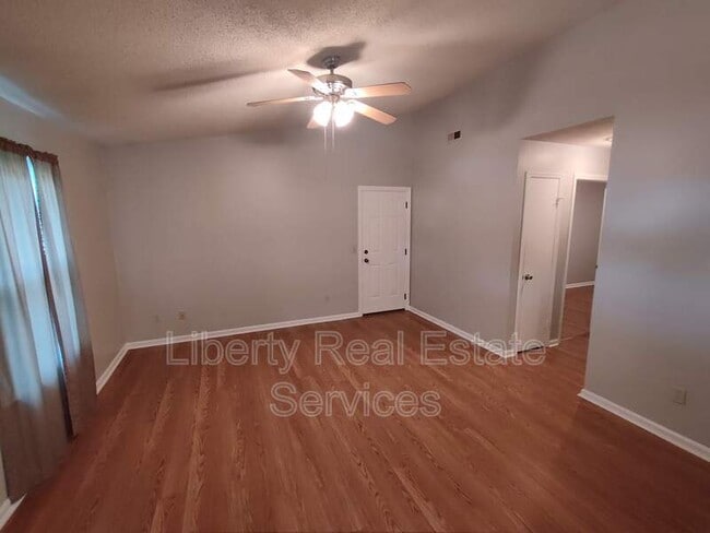 Building Photo - 633 Trevor St