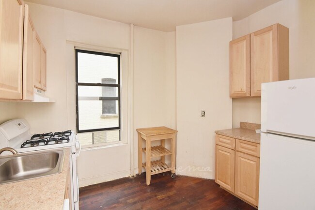 Building Photo - 367 Edgecombe Ave