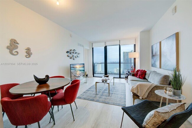 Foto del edificio - 121 NE 34th St