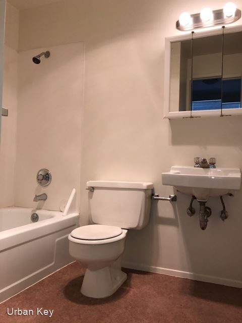 Building Photo - Studio, 1 bath Apartment - 2352 Alki Ave SW