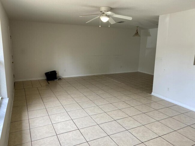 Building Photo - 1103 N Lion Cub Point
