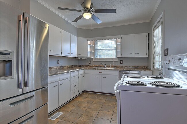 Building Photo - 4151 Cameron Rd