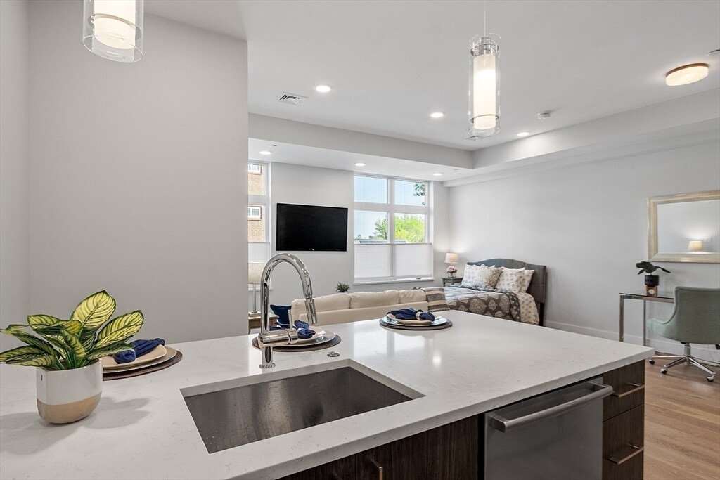 Foto principal - 124 Highland Ave