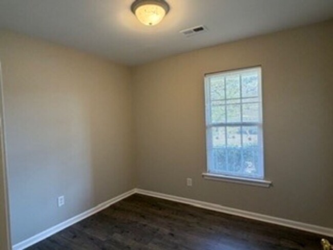 Foto del edificio - Like New Burlington 3 Bedroom, 2 bath w/garage - Won't Last!