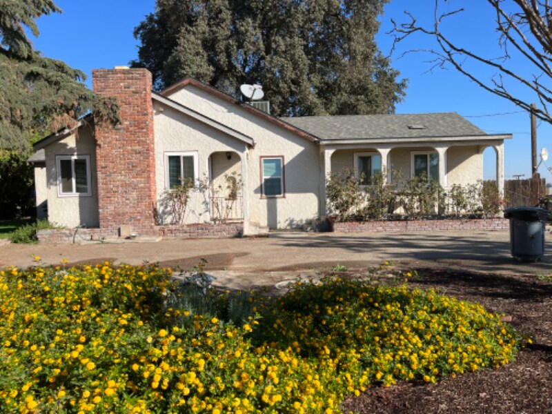Foto principal - 9286 S Elm Ave