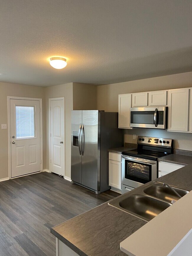 Foto del edificio - *Pre-leasing* Four Bedroom | Two Bath Home...