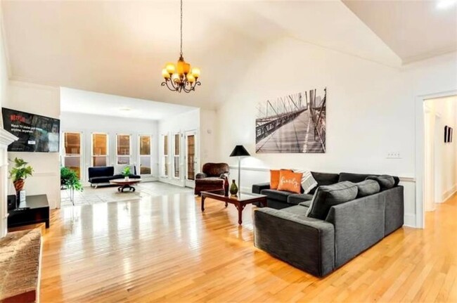 Building Photo - 1408 Aramore Dr SE