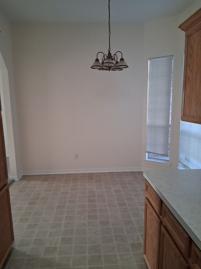 Building Photo - New Carpet & Paint