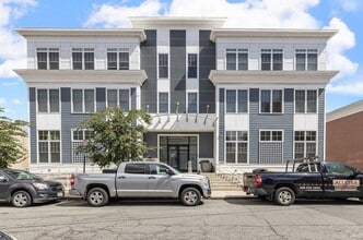 Building Photo - 353 Summer St