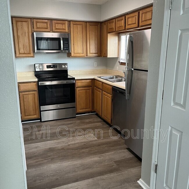 Building Photo - 6737 S Peoria Ave