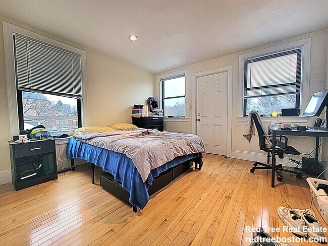 Building Photo - 1203 Beacon St