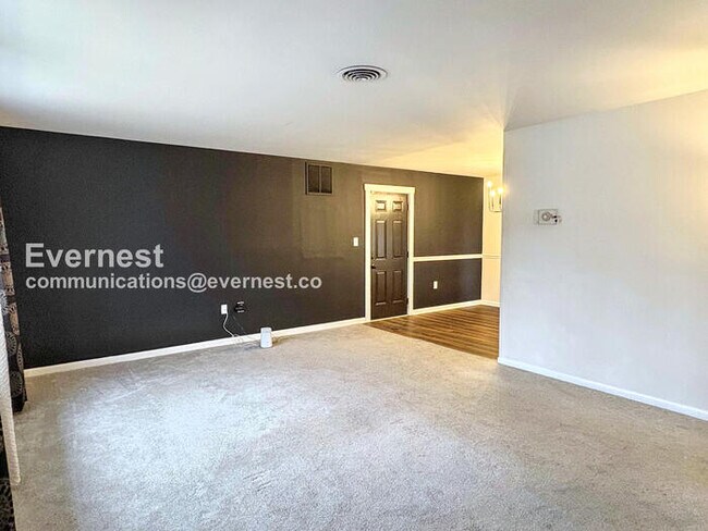 Foto del edificio - 9 Country Club Dr