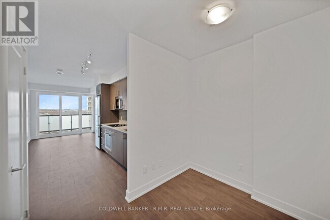 Photo du bâtiment - 2550-2550 Simcoe St N