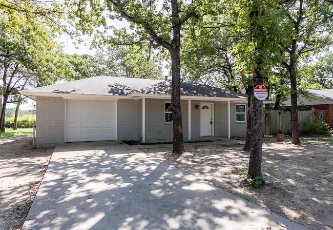 Building Photo - 840 Red Oak Ct