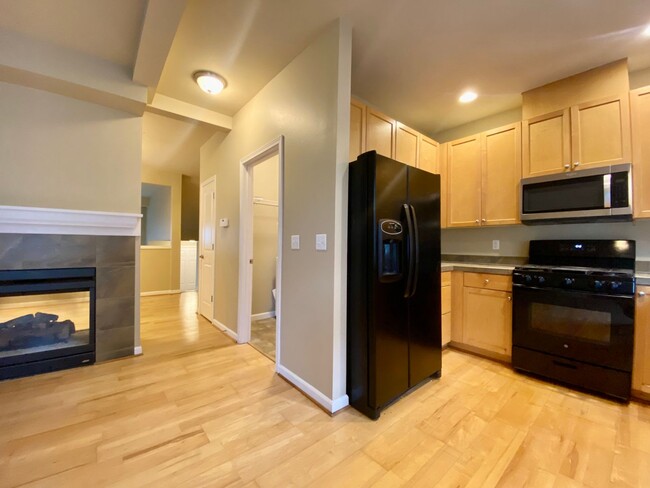 Building Photo - Delightful Townhouse in Renton Highlands!