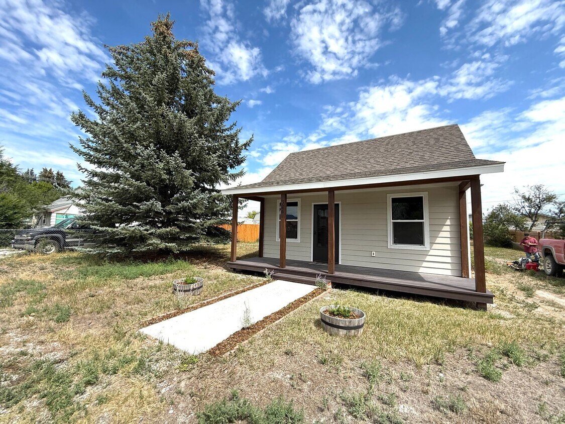 Primary Photo - 2 Bed 1 Bath Single Family Home in Townsen...