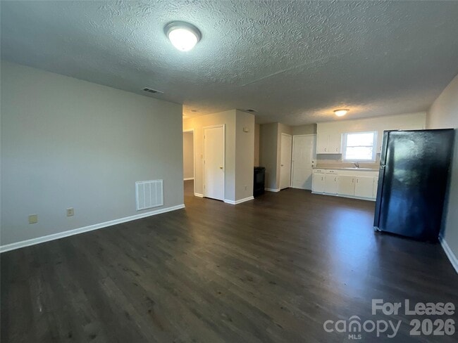 Building Photo - 322 E Sumter St