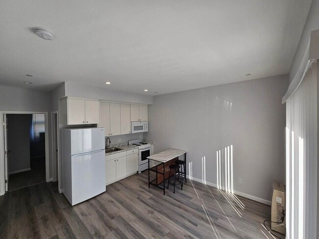 Building Photo - 2052 Medano Dr