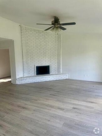 Building Photo - 8902 Linda Vista Dr