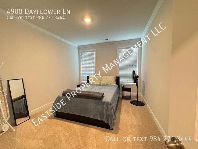 Foto del edificio - 4900 Dayflower Ln