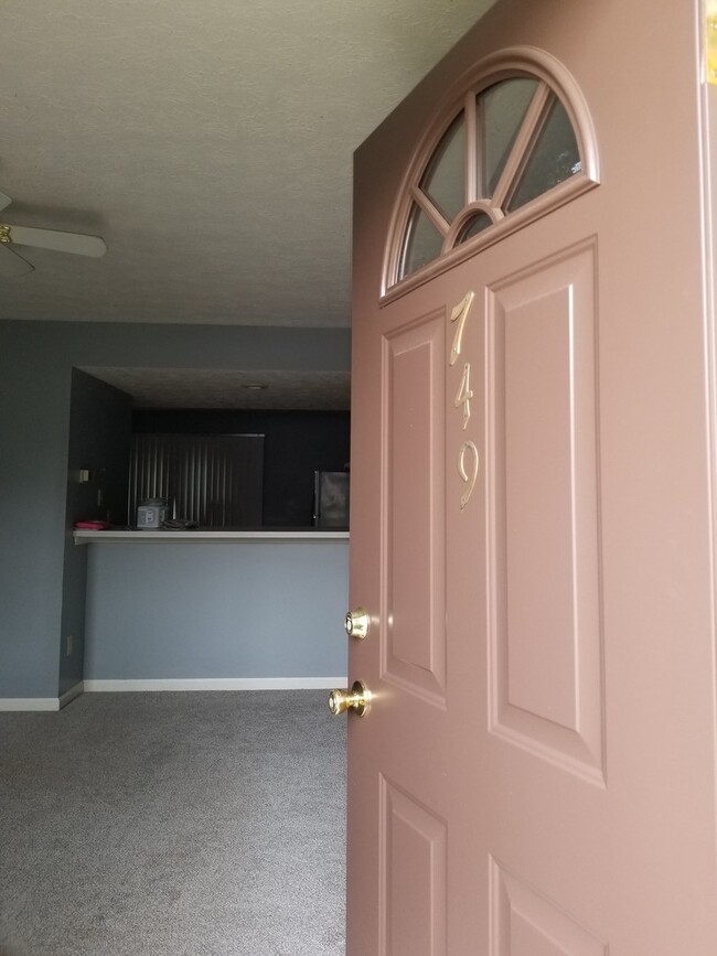 Building Photo - Nice Sherwood Hills Condo