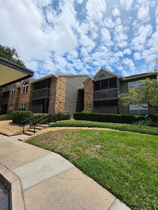 Foto principal - 1 bedroom condo in Clearwater