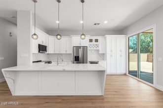 Building Photo - 13711 W Tara Ln