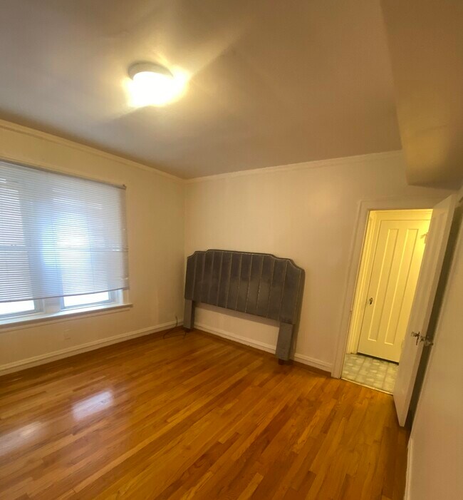 Foto del edificio - 8352 S Maryland Ave