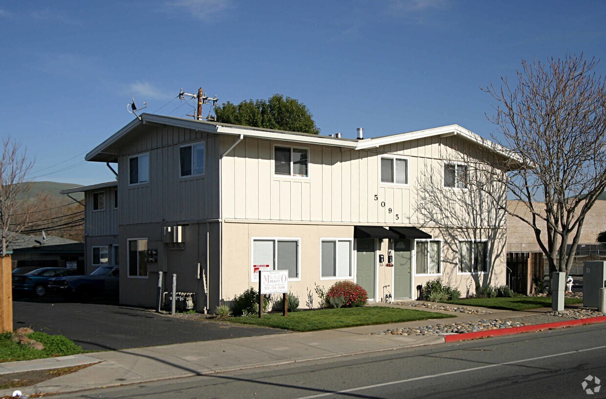 Foto del edificio - 5095 Clayton Rd