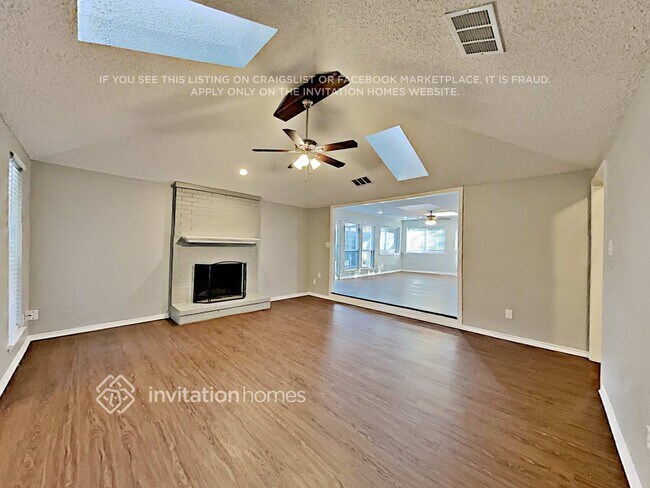 Foto del edificio - 2206 Cedarcrest Dr
