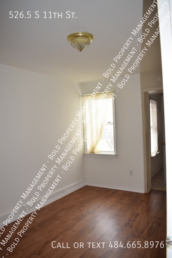 Building Photo - 526.5 S 11th St