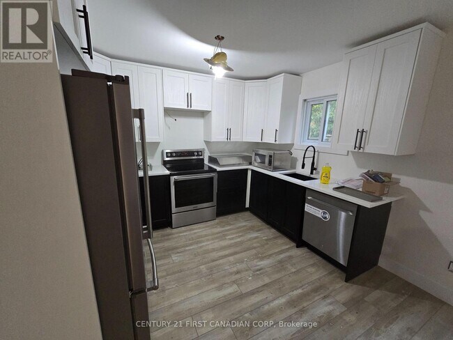 Photo du bâtiment - 1294 Byron Baseline Rd