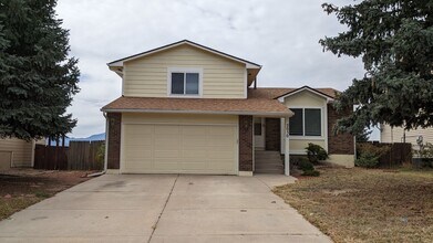 Building Photo - 2050 Leoti Dr