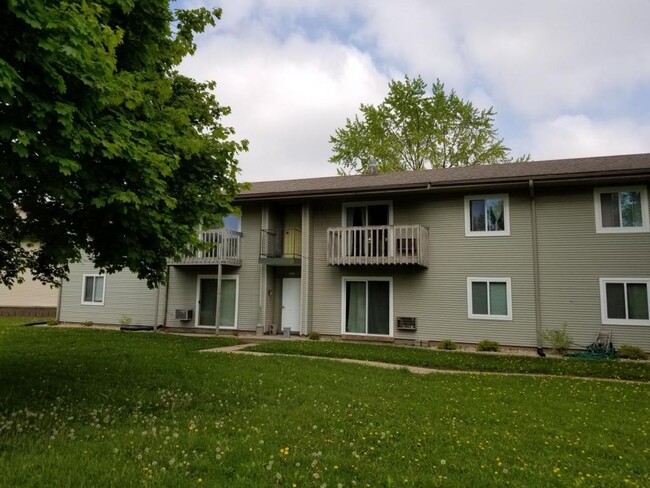 Building Photo - 6576 Lake Road # 7