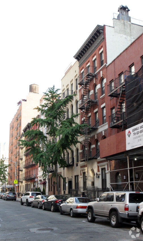 Building Photo - 423 E 77th St