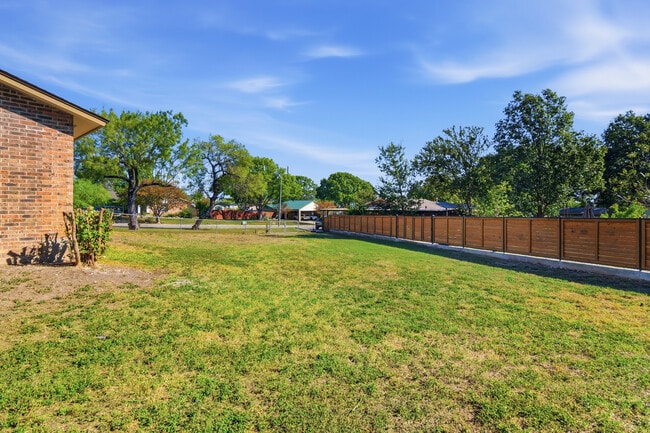 Building Photo - 5922 Moon Dance St