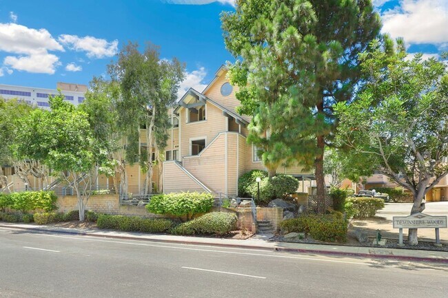 Building Photo - Top-Floor Condo in UTC – Updated and Move-...
