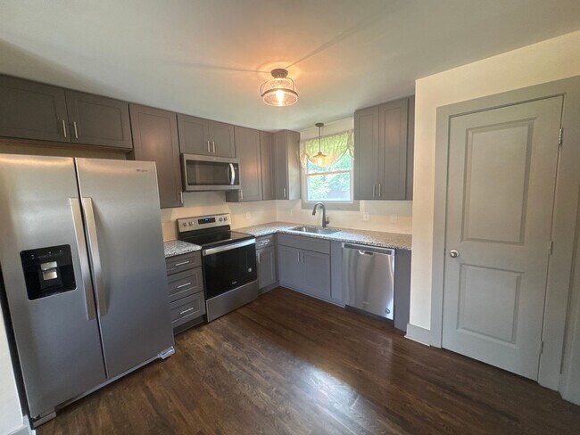 Building Photo - For Rent – Fully Renovated 3-Bed, 2-Bath H...
