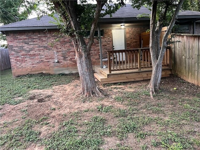Building Photo - 1211 Webhollow Cir