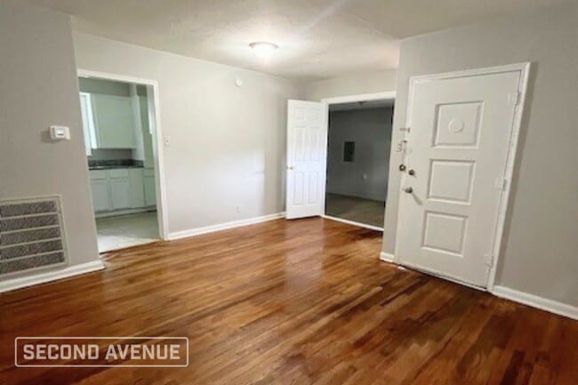 Building Photo - 609 Azalea Dr