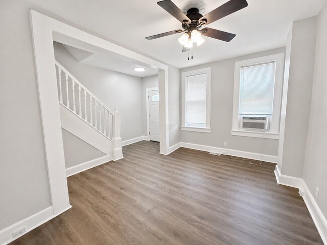 Foto del edificio - 3 Bedroom Home with Basement, Laundry Area & Bright Living Space