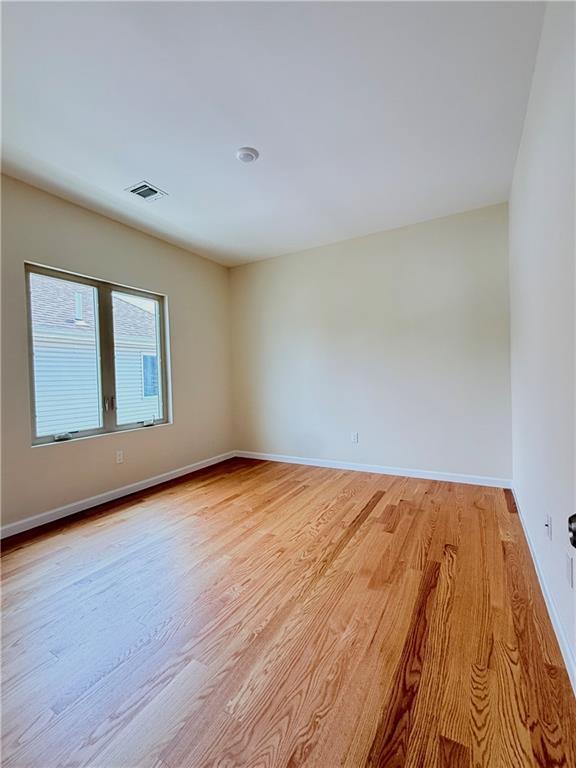 Foto del edificio - 379 McClean Ave