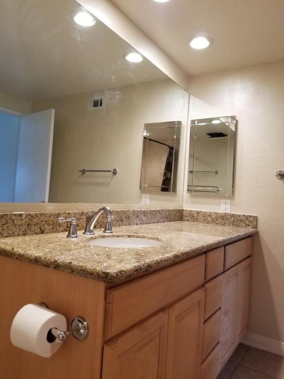 Building Photo - 6512 E Camino Vista Unit # 3