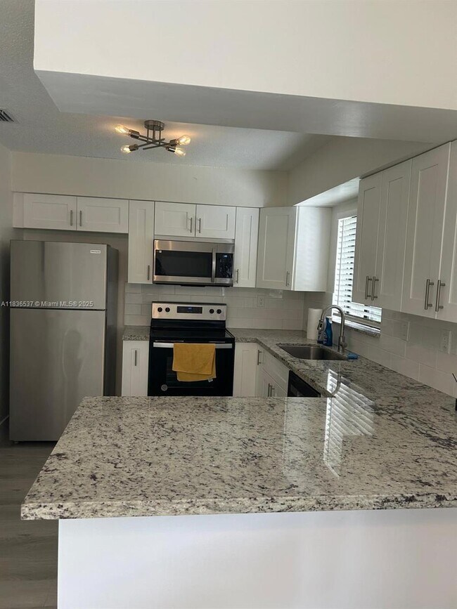 Foto del edificio - 9630 SW 152nd Ave