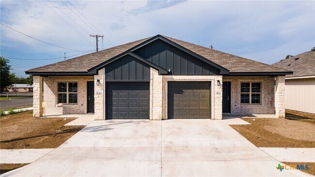 Building Photo - 414 W Avenue C