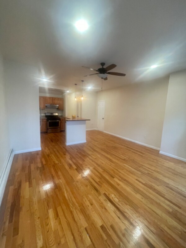 Foto del edificio - 621 Gates Ave