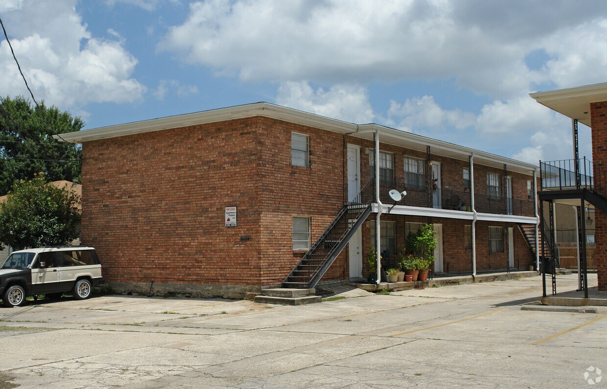 Primary Photo - 3017 Lake Villa Dr