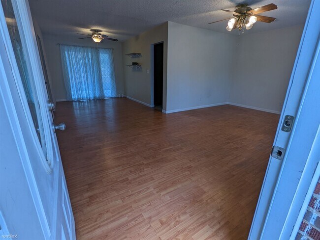 Building Photo - 3 br, 1.5 bath House - 6302 Sheri Drive No...